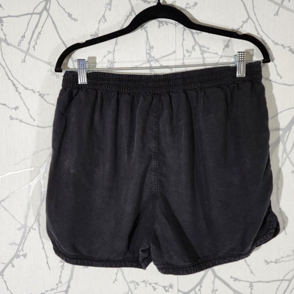 Treasure & Bond Black 100% Tencel High Rise Loose Shorts - Picture 2 of 3